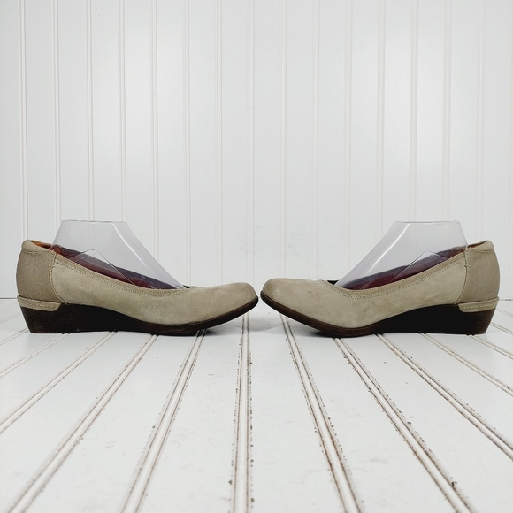 Cobb Hill by New Balance Tan Wedges with 2 pairs no-show socks 👜👠 - Picture 7 of 15